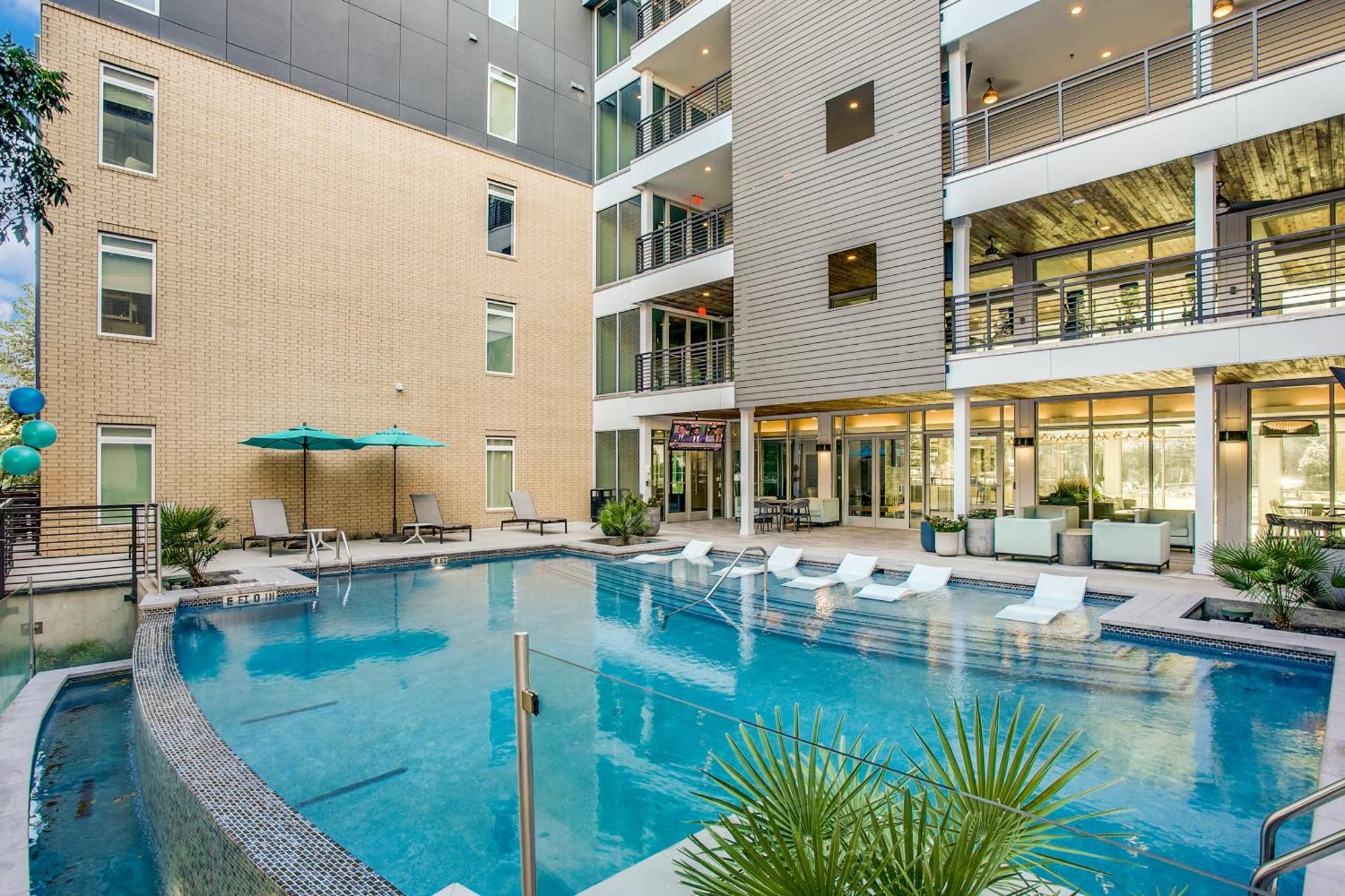 Lush Downtown Condo On Riverwalk W King Ste, Free Parking, Pet Friendly, Centrally Located On Riverwalk San Antonio Exterior photo