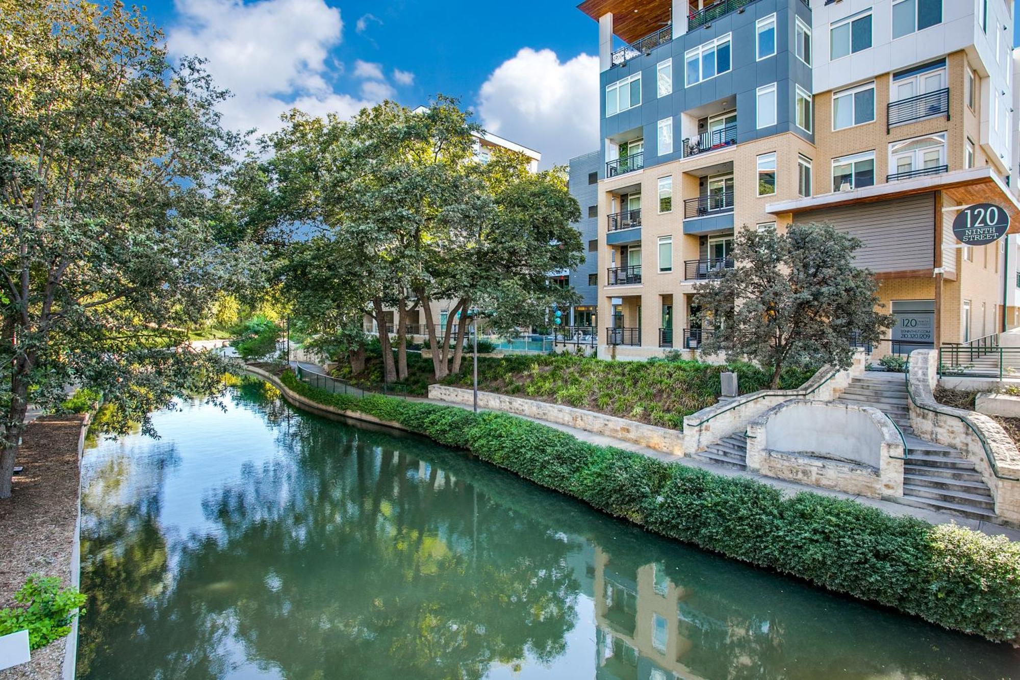 Lush Downtown Condo On Riverwalk W King Ste, Free Parking, Pet Friendly, Centrally Located On Riverwalk San Antonio Exterior photo