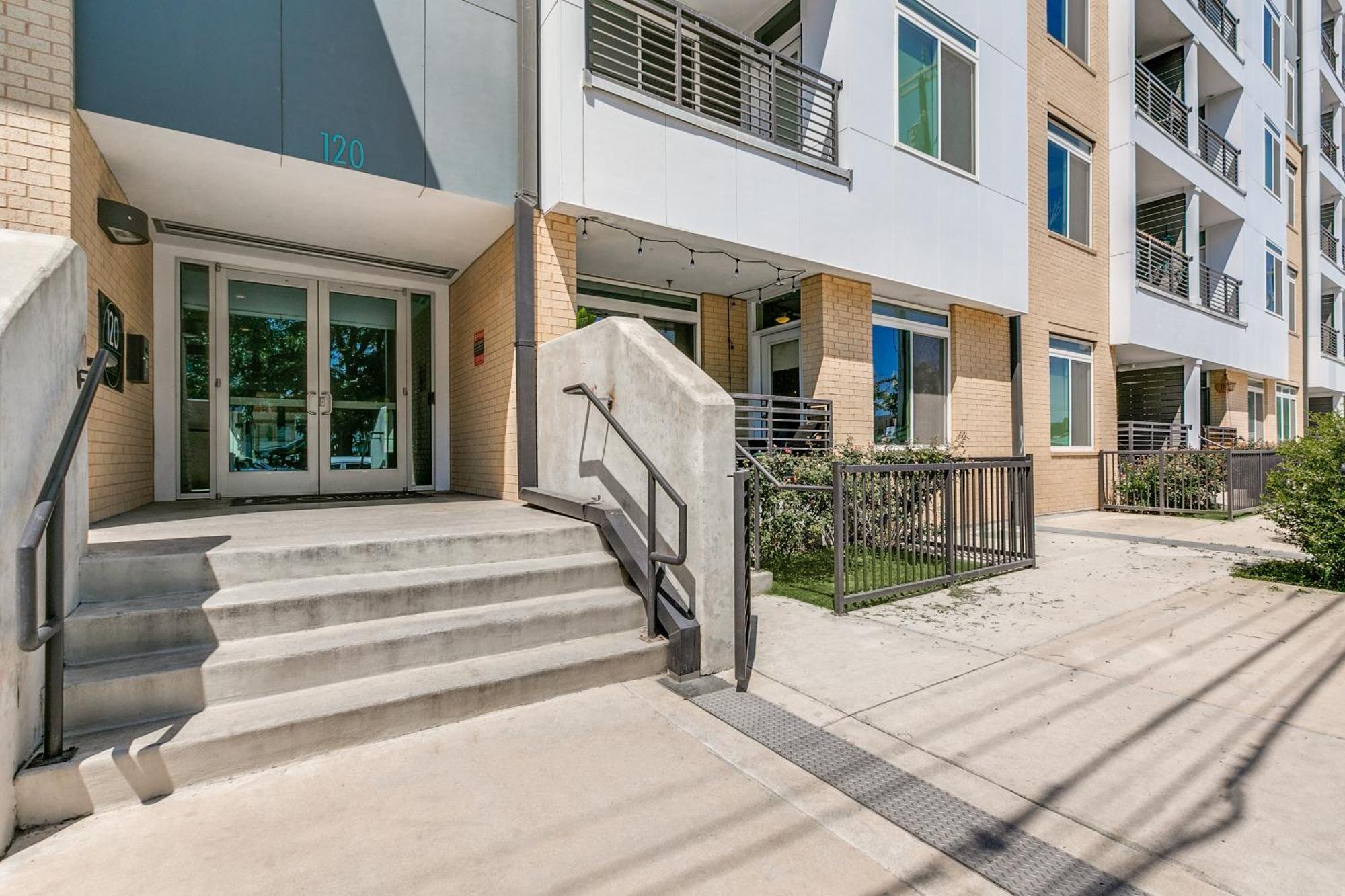 Lush Downtown Condo On Riverwalk W King Ste, Free Parking, Pet Friendly, Centrally Located On Riverwalk San Antonio Exterior photo