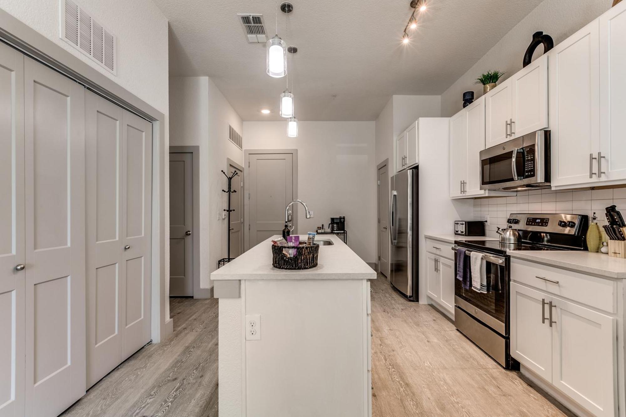Lush Downtown Condo On Riverwalk W King Ste, Free Parking, Pet Friendly, Centrally Located On Riverwalk San Antonio Exterior photo