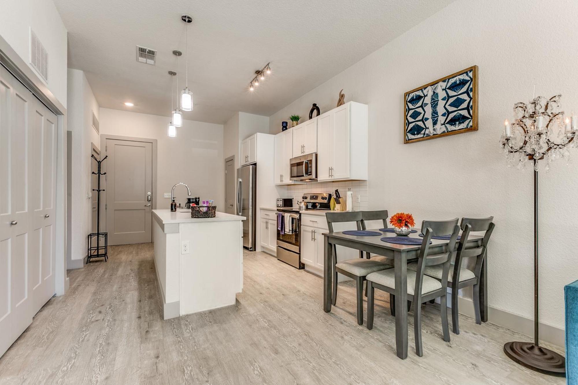 Lush Downtown Condo On Riverwalk W King Ste, Free Parking, Pet Friendly, Centrally Located On Riverwalk San Antonio Exterior photo