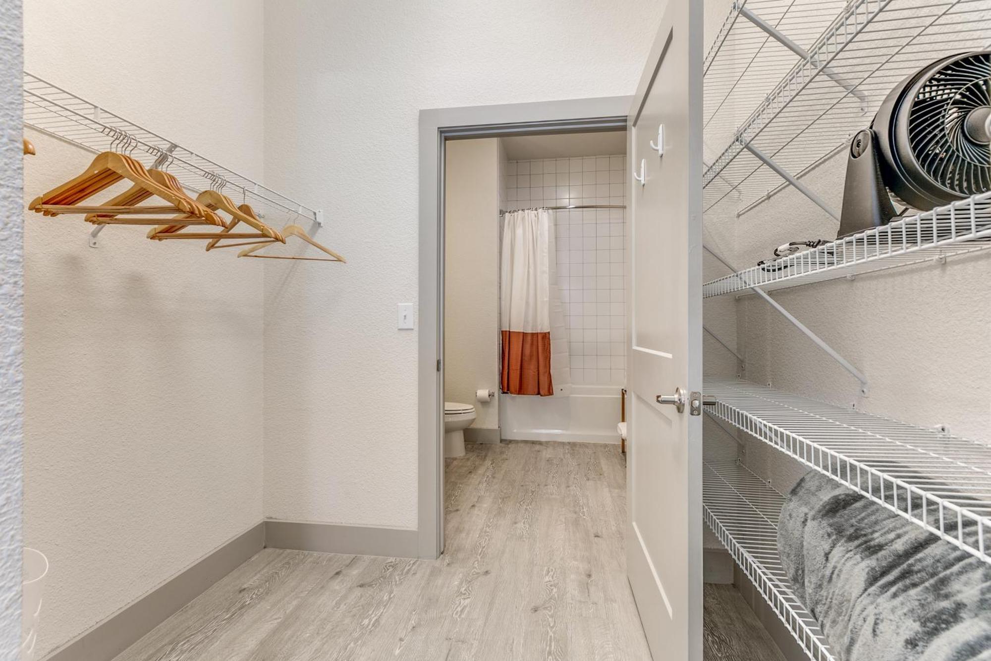 Lush Downtown Condo On Riverwalk W King Ste, Free Parking, Pet Friendly, Centrally Located On Riverwalk San Antonio Exterior photo