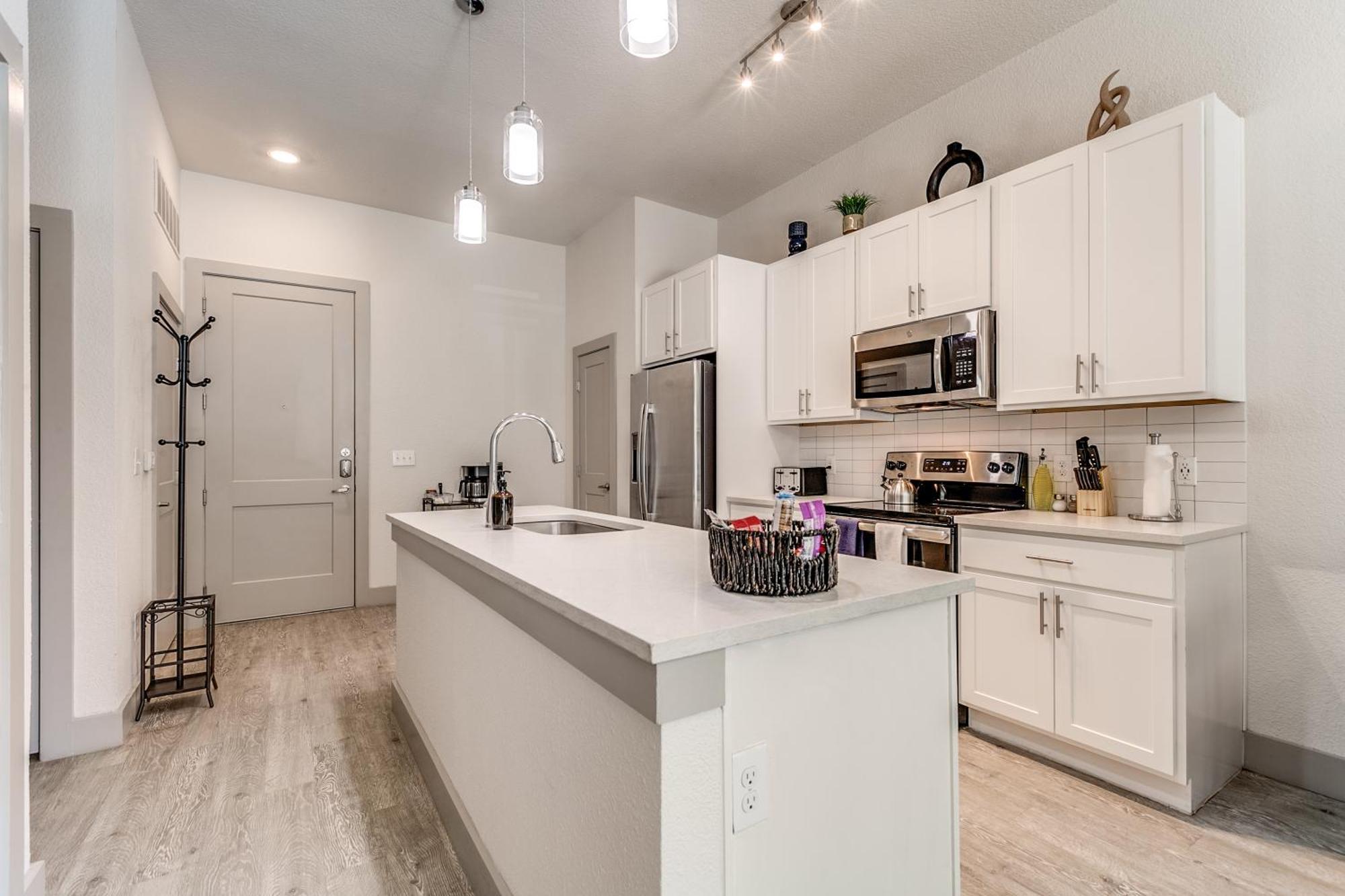 Lush Downtown Condo On Riverwalk W King Ste, Free Parking, Pet Friendly, Centrally Located On Riverwalk San Antonio Exterior photo