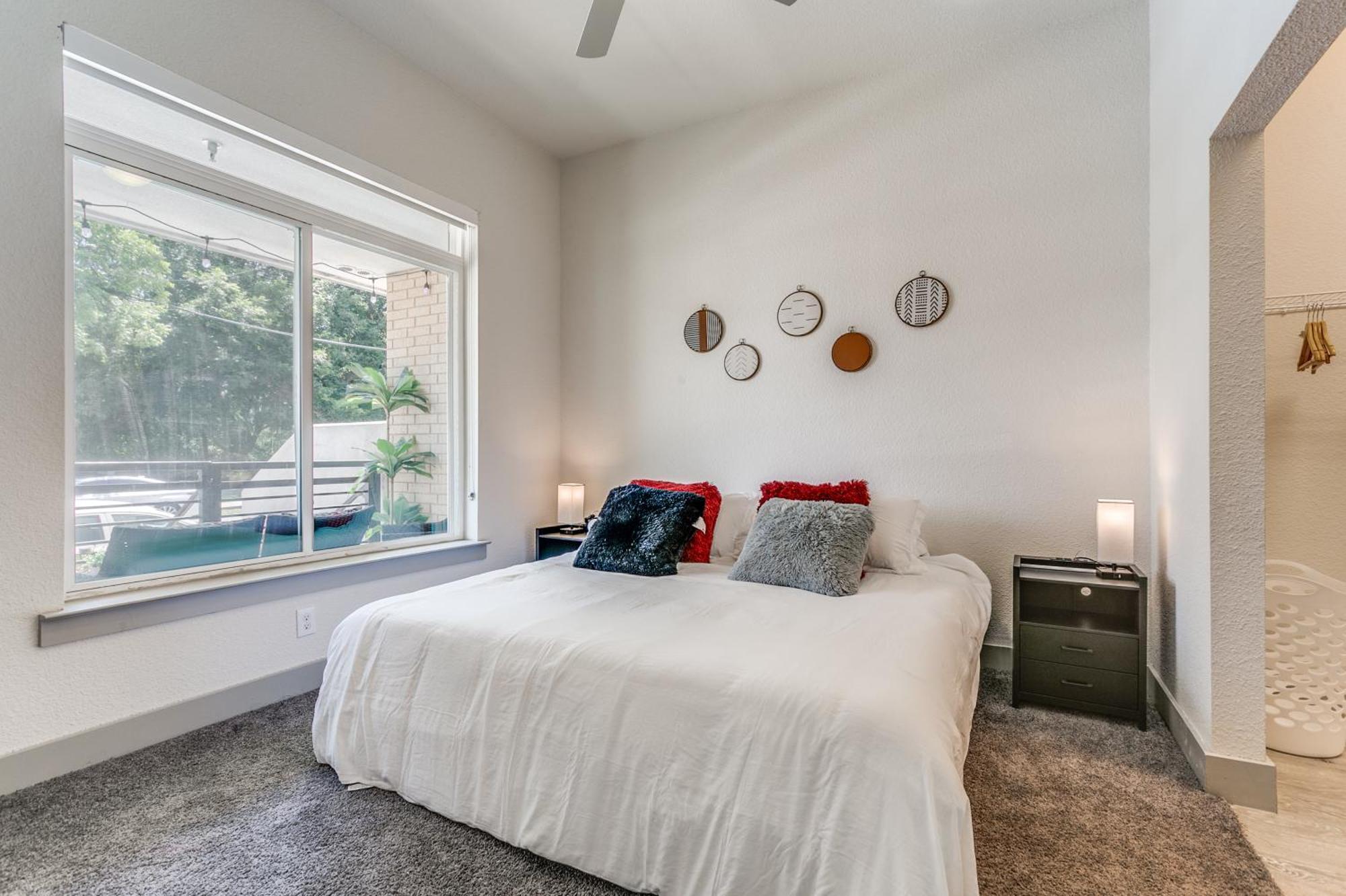 Lush Downtown Condo On Riverwalk W King Ste, Free Parking, Pet Friendly, Centrally Located On Riverwalk San Antonio Exterior photo